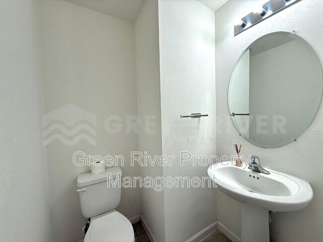 Building Photo - 8704 Lake George Cir W