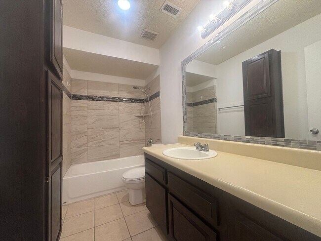 Building Photo - 1508-1510 Blackwell Drive