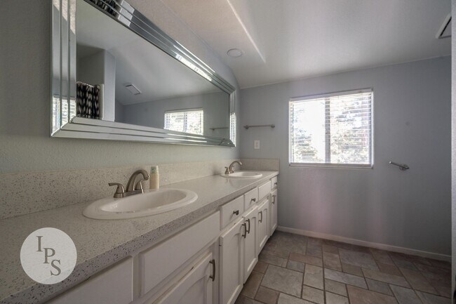Building Photo - 9471 N Whitehouse Dr
