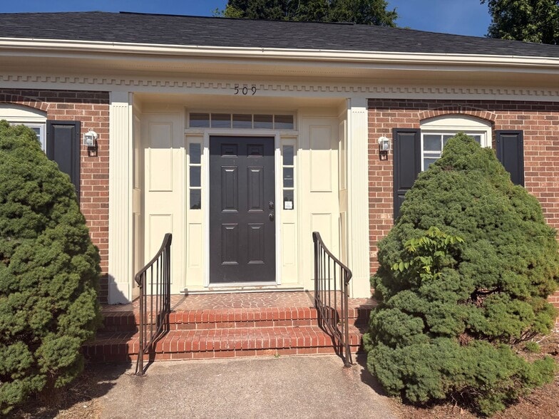 Building Photo - 509 Highland Park Dr