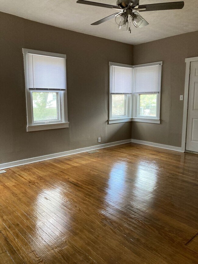 Building Photo - Newly remodeled 3 bedroom