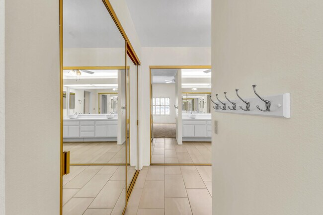 Building Photo - 48594 Oakwood Way