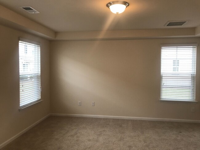 Building Photo - BEAUTIFUL! 4 Bedrooms/3.5 baths in Wild Wing. Spacious & Tons of space!