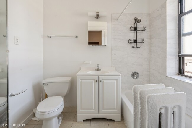 Building Photo - 5618 N Winthrop Ave