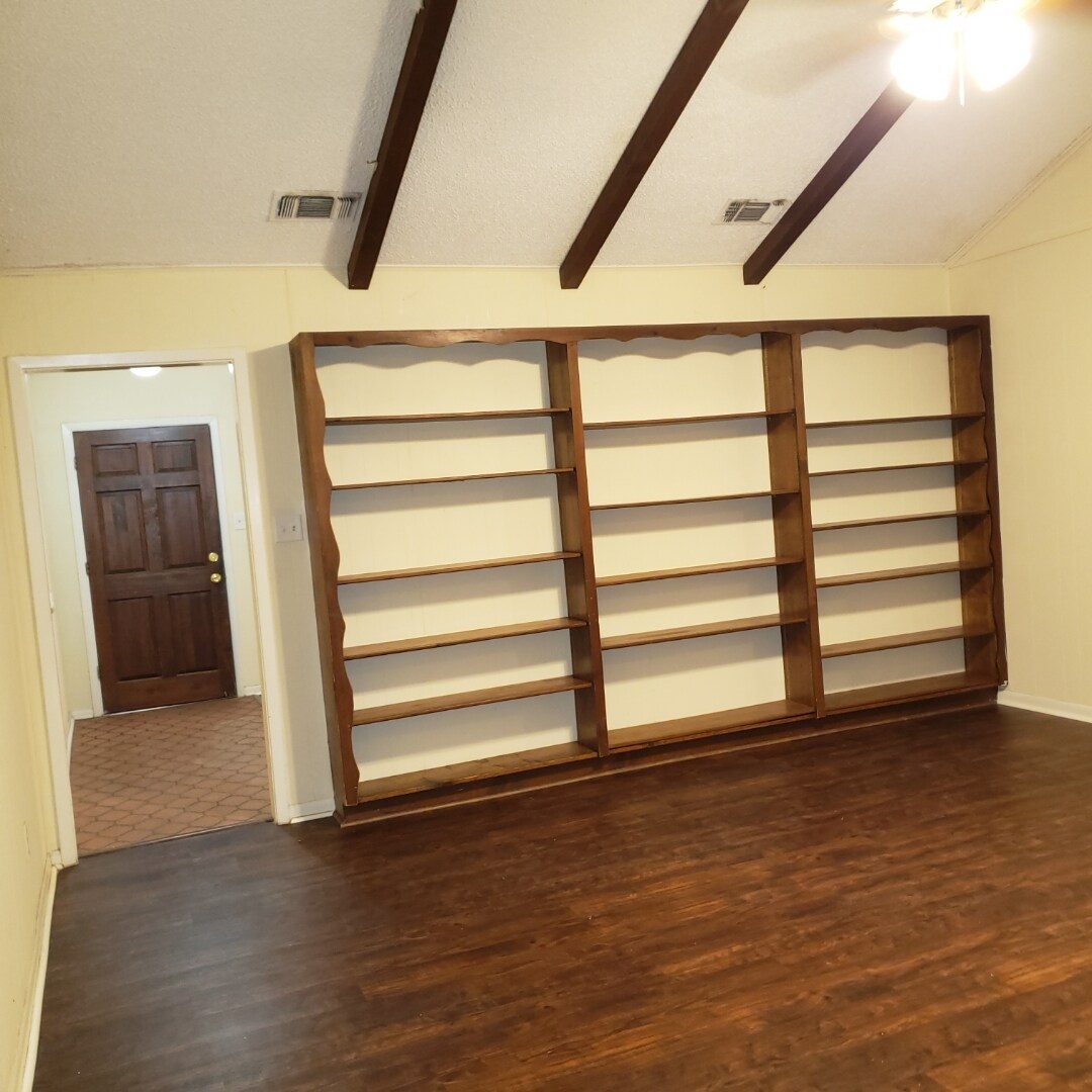 Building Photo - 2308 Lake W Dr