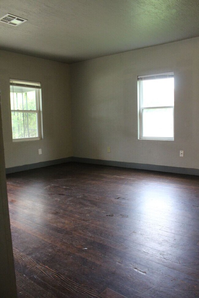 Building Photo - Spacious House for Rent in the Heart of Tu...
