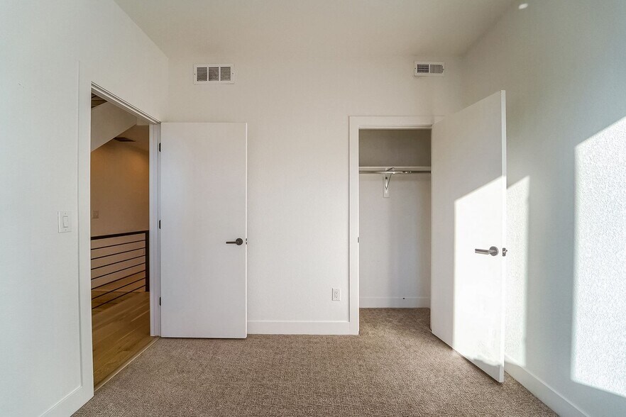 Building Photo - 2828 W 25th Ave