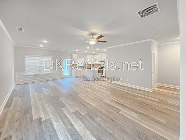 Building Photo - 1466 Fern Ridge Ln