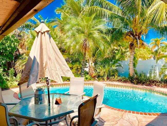 Building Photo - 109 SW 8th St