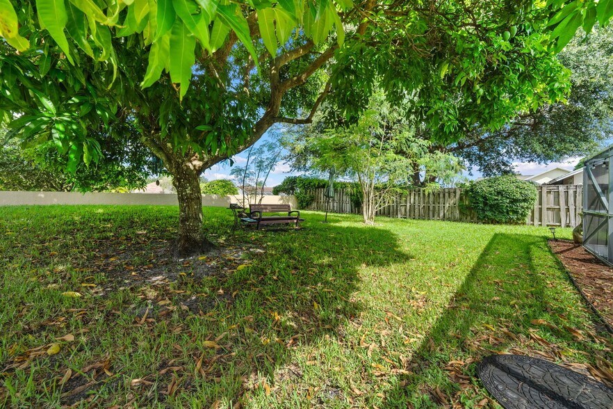 Building Photo - 13008 Meadowbreeze Dr