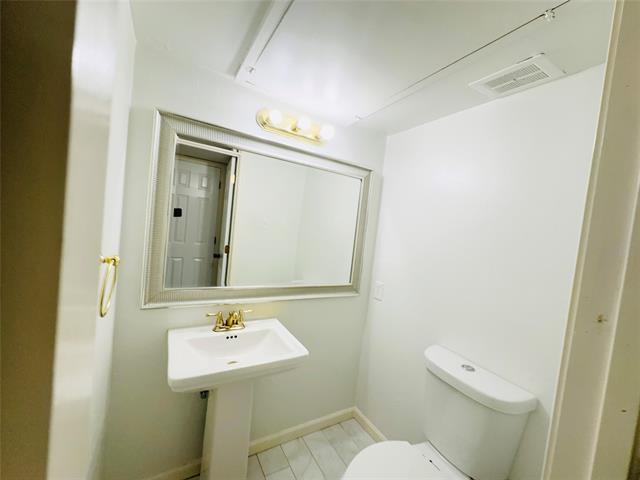 Building Photo - 10552 High Hollows Dr