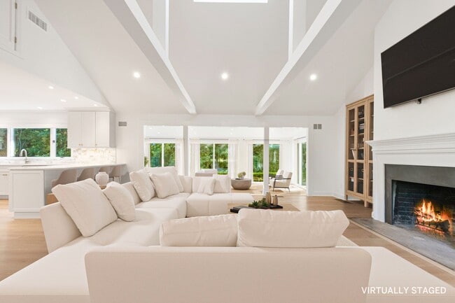 Building Photo - 18 Echo Ln