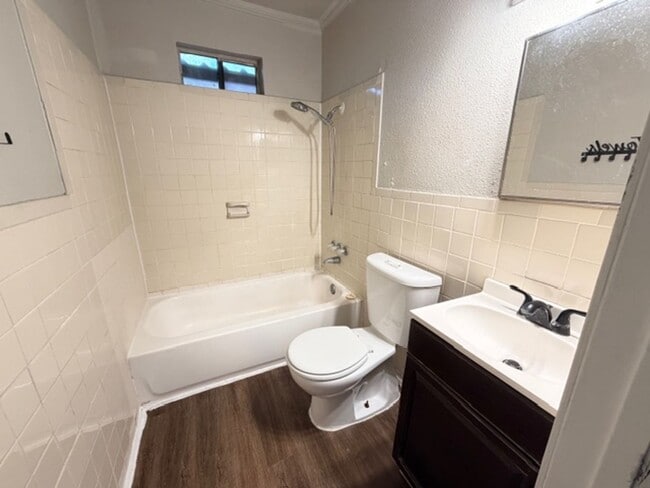 Building Photo - 321 Huntington St