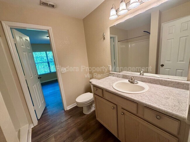 Building Photo - 7800 Point Meadows Dr