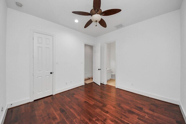 Building Photo - 1807 Ravenel Ln