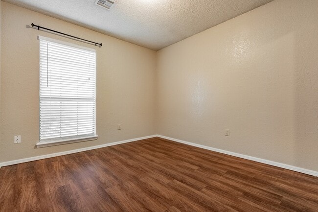 Building Photo - 2709 Pennington Ave