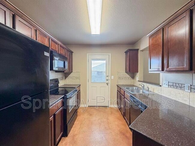 Building Photo - 757 E Ridge Blvd