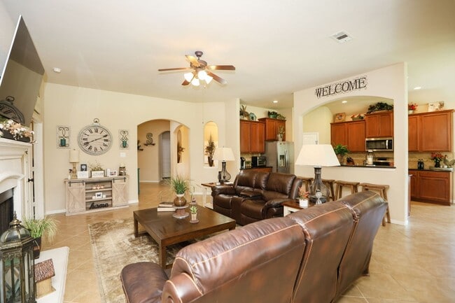 Building Photo - For Lease | 4 Bed, 2 Bath | 2,449 Sq Ft | The Woodlands Creekside Community |