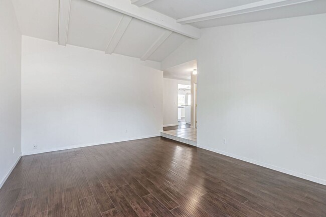 Building Photo - Saratoga Gem - 4BR Home Open Floor Plan & ...
