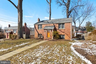 Building Photo - 1611 Ballard St