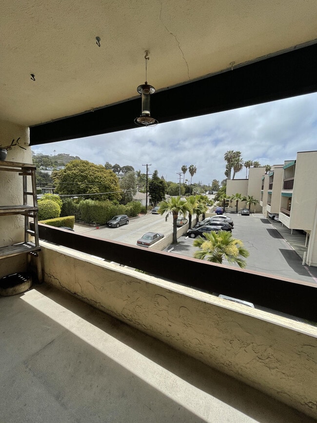 Building Photo - 6455 La Jolla Blvd