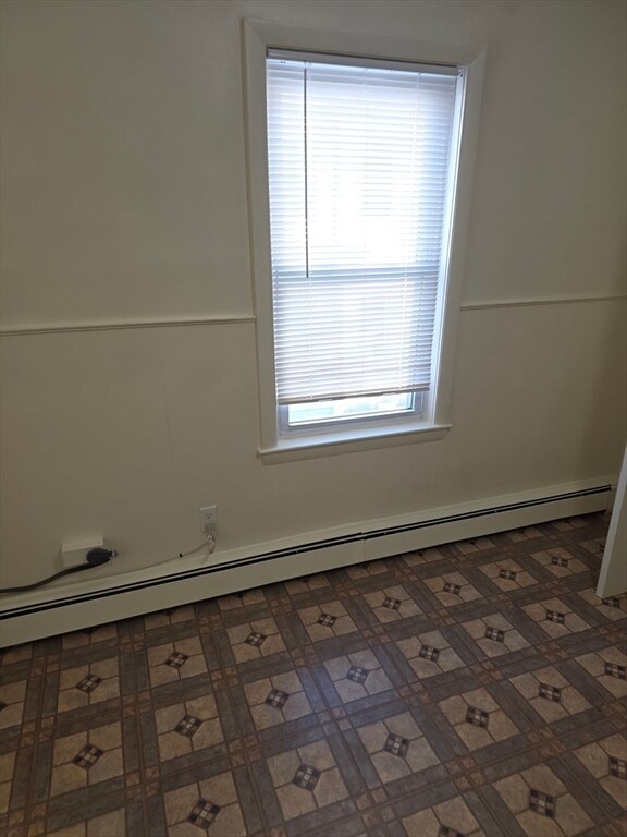 Building Photo - 77 Albertina St