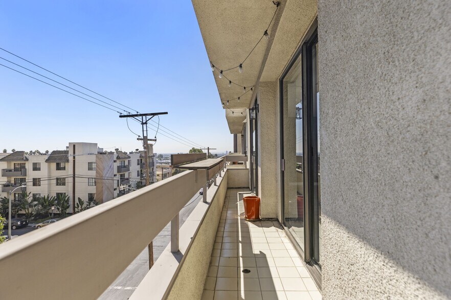 Building Photo - 1601 N Fuller Ave