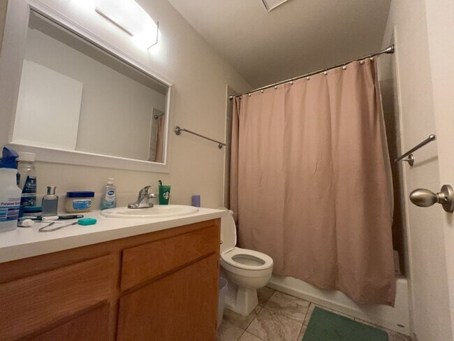 Building Photo - 3 bedroom North Davis townhome available f...