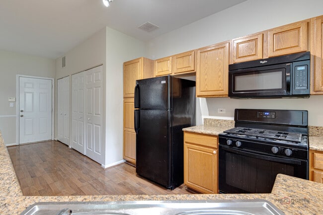 Building Photo - 45 S Oakhurst Dr