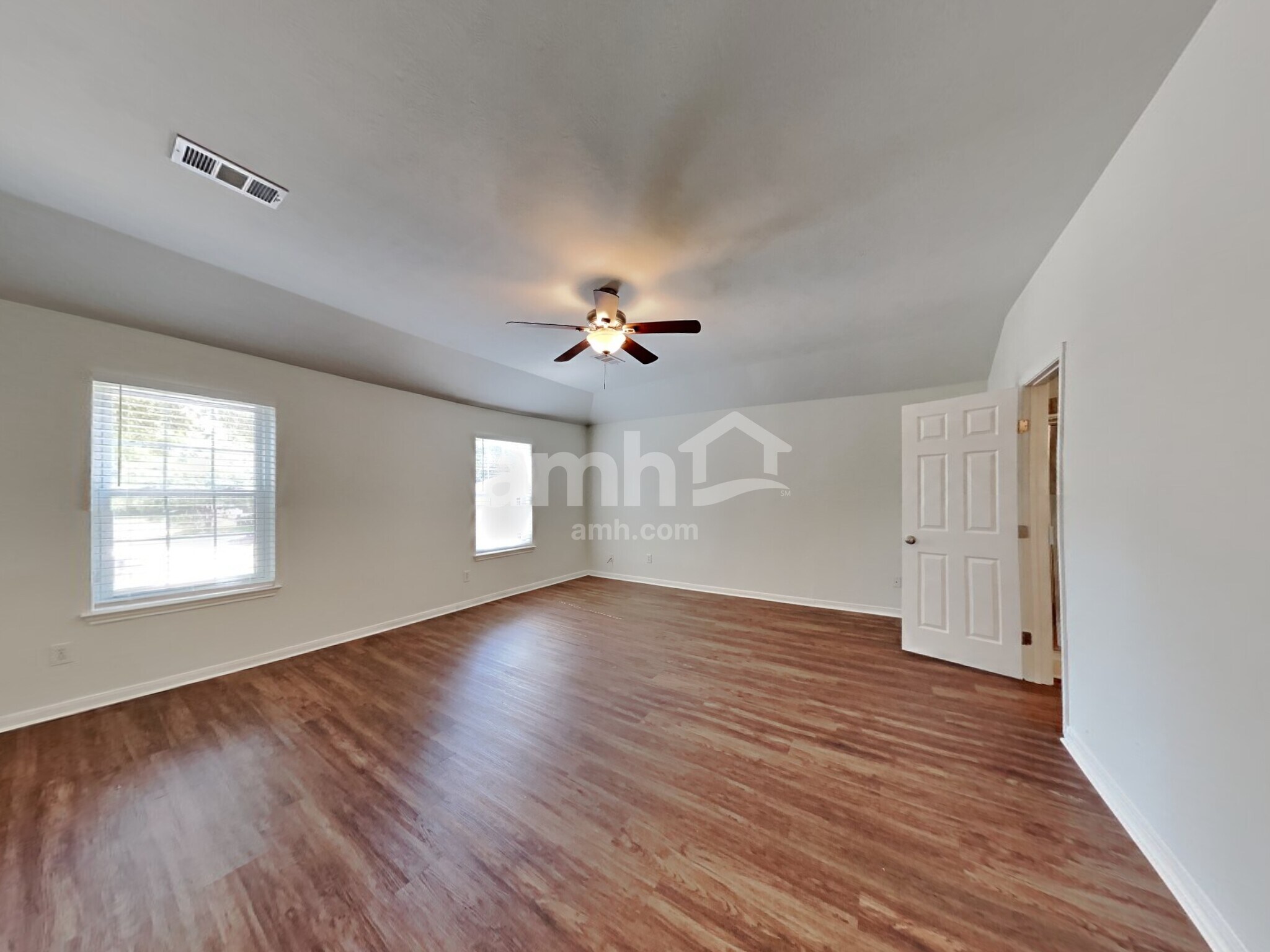 Building Photo - 31442 Camden Village Dr