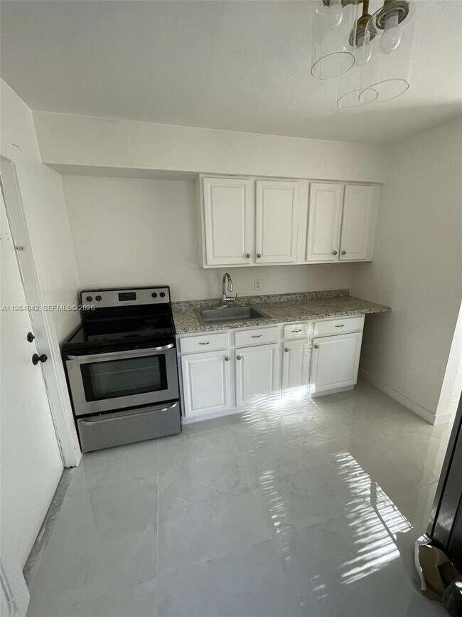 Building Photo - 505 N 24th Ave