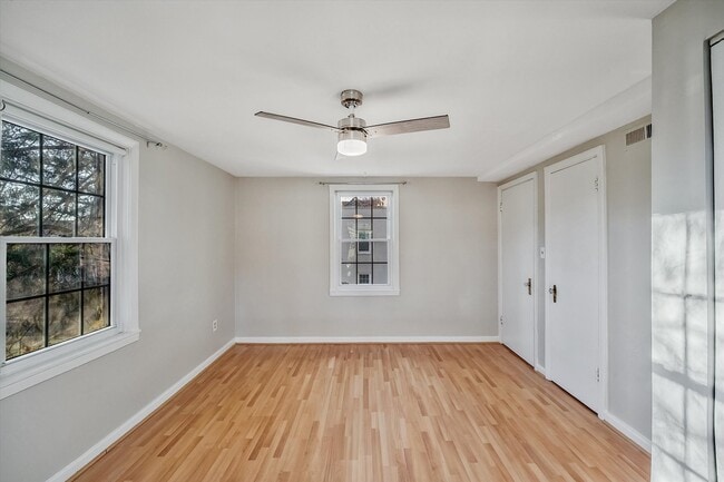 Building Photo - 704 S Arlington Mill Dr