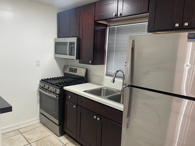 Building Photo - Updated 1 Bedroom 1 Bathroom apartment in San Diego