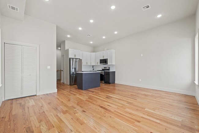 Building Photo - 150 West Side Ave