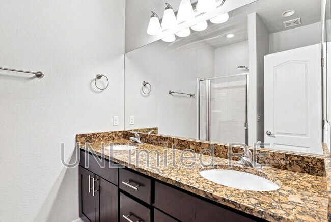 Building Photo - 2520 W Pikes Peak Dr