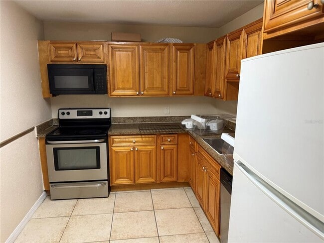 Building Photo - 3906 Versailles Dr