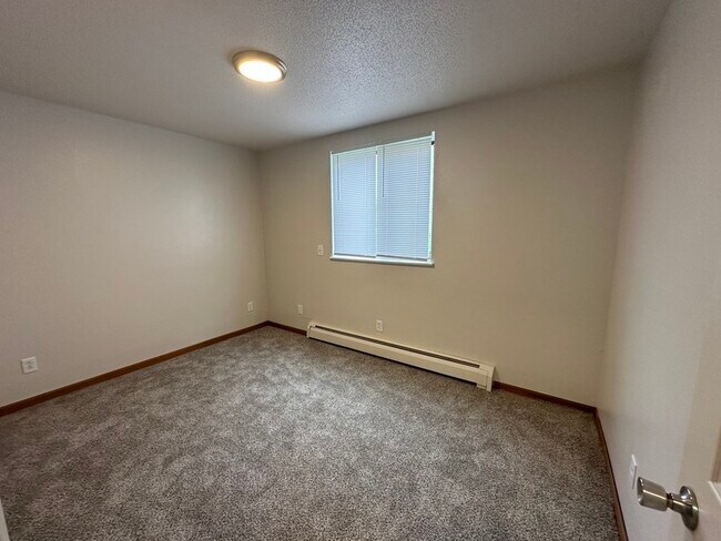 Building Photo - 4451 Vasey Ave
