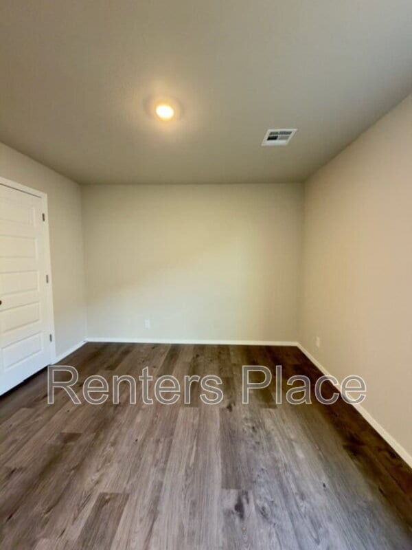 Building Photo - 2103 S Lakin Ln