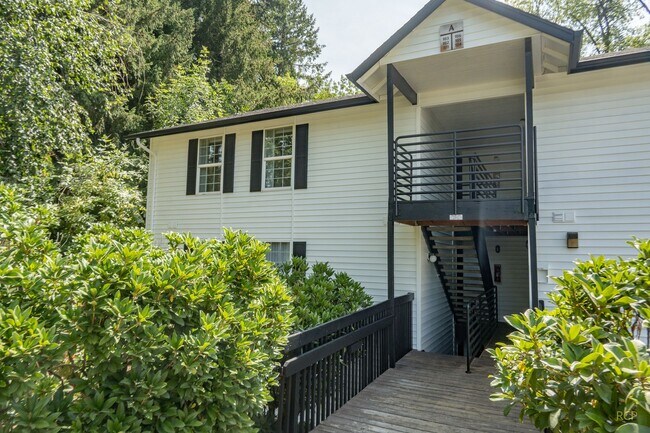 Building Photo - Bluebird Cozine Creek ***MOVE IN SPECIAL $...