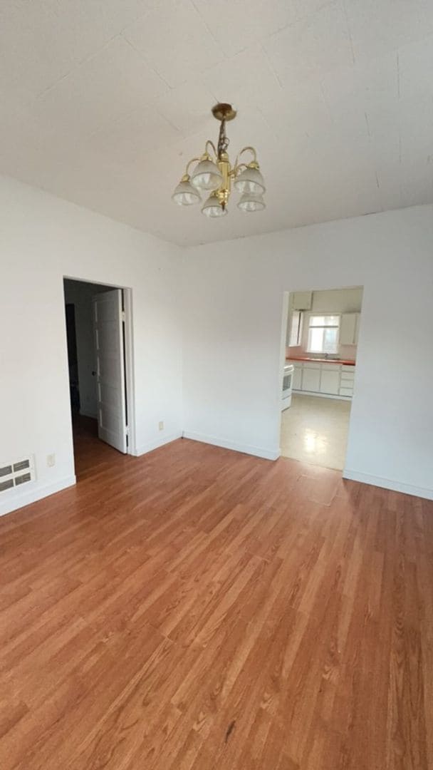 Building Photo - 2 Bedroom Home with Detached Garage & Backyard Coming Soon!