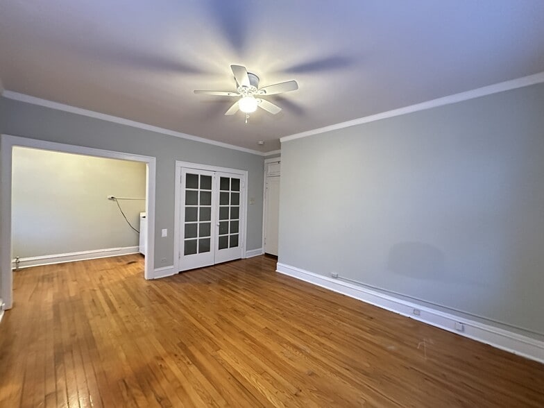 Building Photo - 4632 N Paulina St