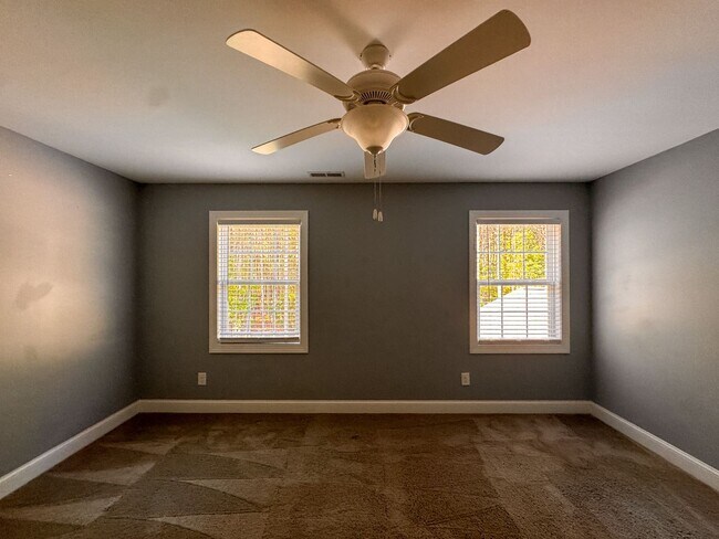 Building Photo - Spacious 5 Bed 3.5 Bath Home in Carthage
