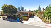 Building Photo - Prime Location !!