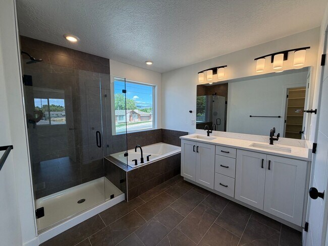 Building Photo - BRAND NEW HOME!!!