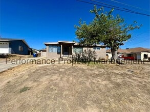 Building Photo - Charming 3 Bed/1 Bath House w/ RBP & Secur...