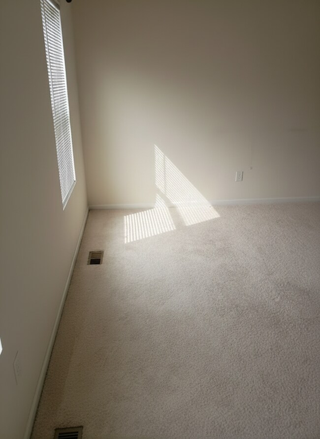 Building Photo - 304 Gray Fox Ct