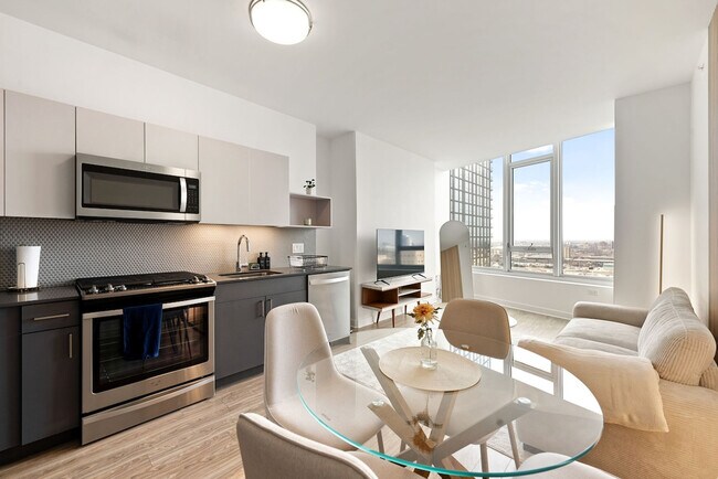 Building Photo - 720 S Wells St