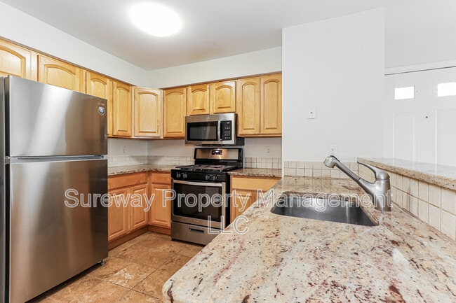 Building Photo - 447 Meade Ct