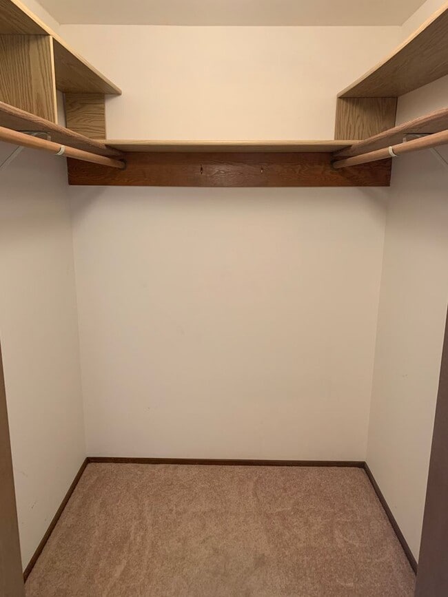 Primary Photo - Wonderful Pet Friendly 3 Bedroom Home with...