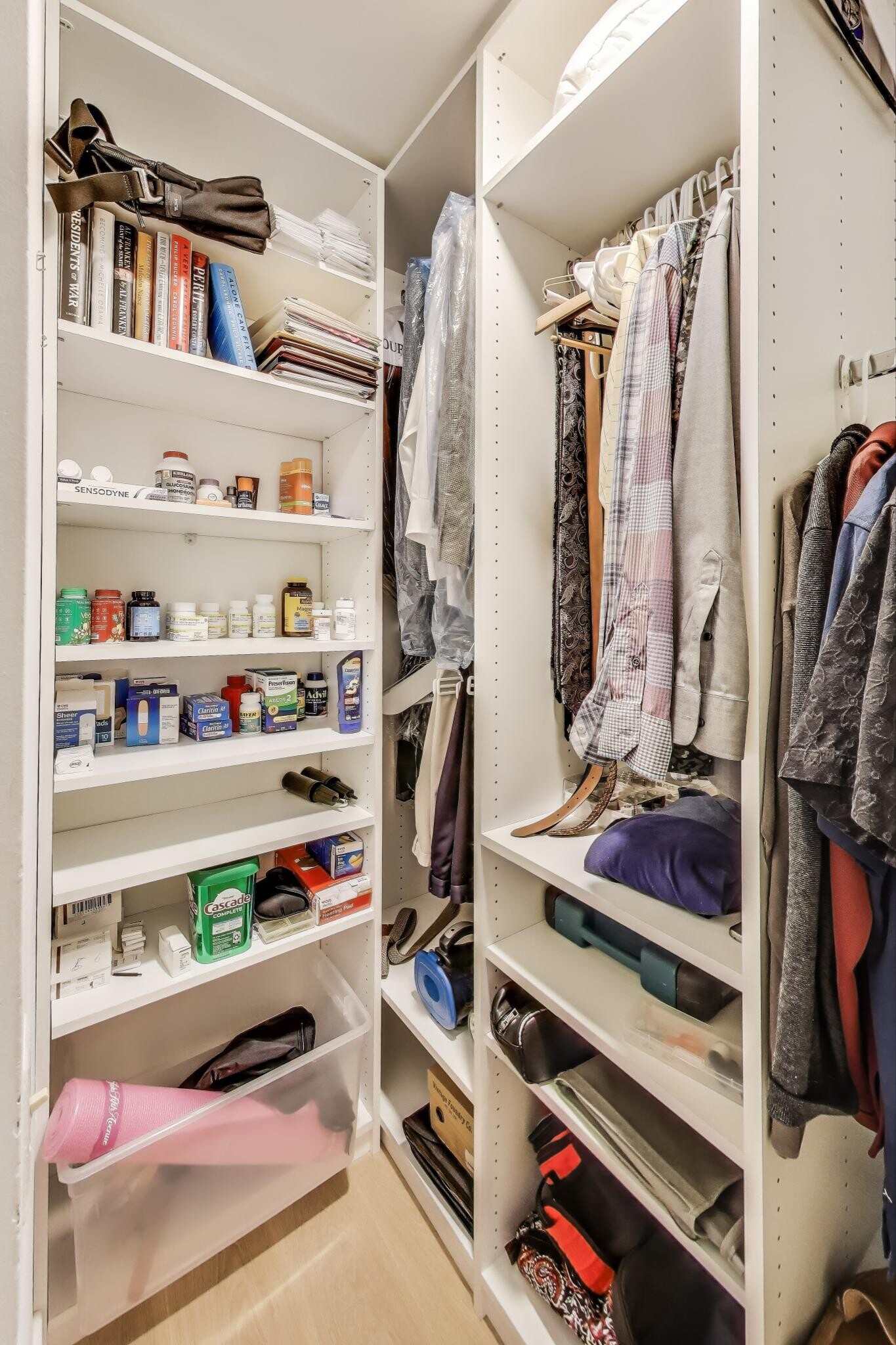 Building Photo - 110 E Delaware Pl